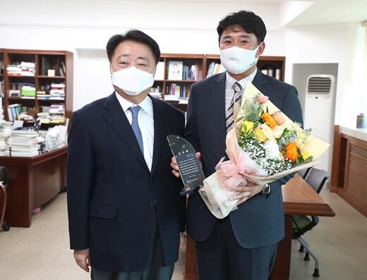 청주시, 청주시청 검도부 박상섭 감독에 공로패 수여